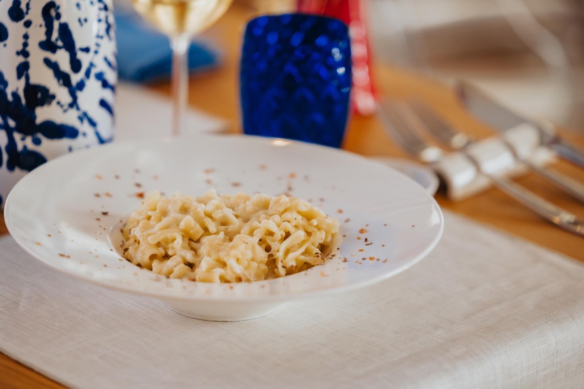 Pasta mista con patate e fonduta di provola
